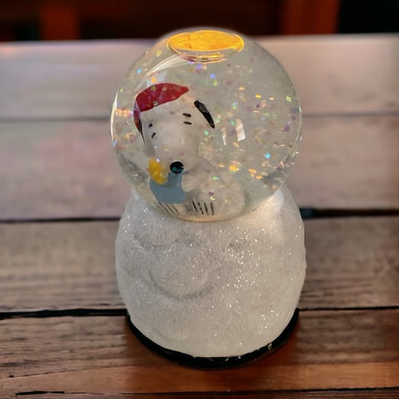 Snoopy and Woodstock light up mini snowglobe - Picture 8 of 10